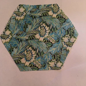Tela de acolchado hexagonal mixta precortada 2,5" lados algodón hexies x 25 - Imagen 1 de 6