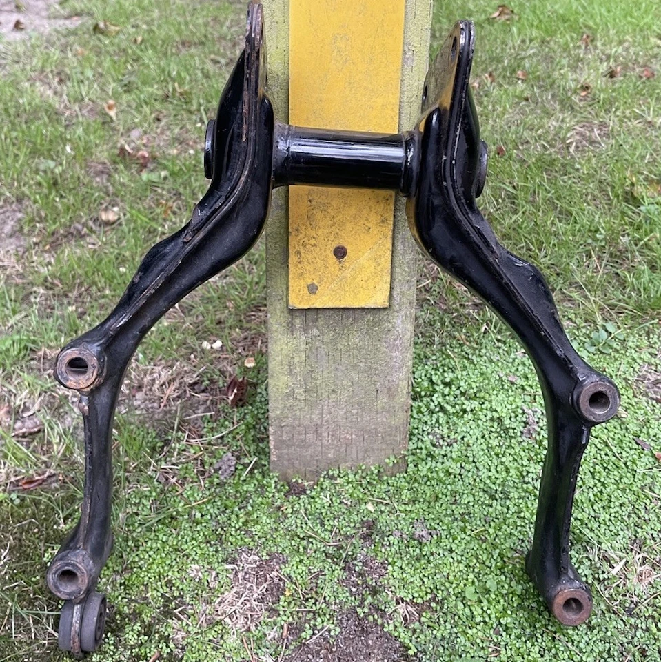 HONDA CX 500 1979 1983 CX 500 C CUSTOM RADIATOR ENGINE MOUNT BRACKET BRACKET - Image 1 of 4