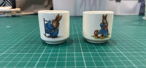 2 tazas de huevo Royal Doulton Bunnykins vintage hueso China Inglaterra - EXCELENTE - Imagen 1 de 4