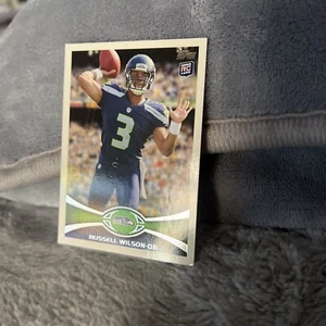 2012 Topps - Stands in Background #165 Russell Wilson (RC) - Bild 1 von 5