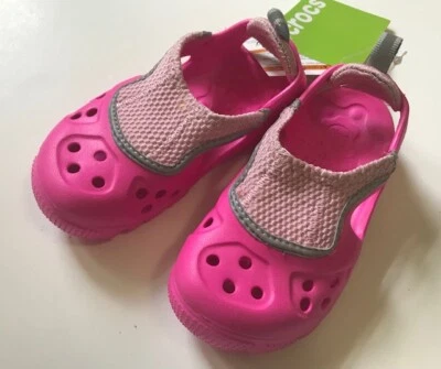 Sandalia Crocs Micah II Neón Magenta 30% de descuento talla C10/11 Foto 1 de 3