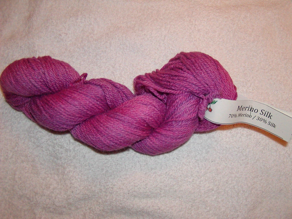 CHERRY TREE HILL - Seda Merino - 70% Merino/30% Seda DK. 225 yardas. Color: JAM Foto 1 de 1