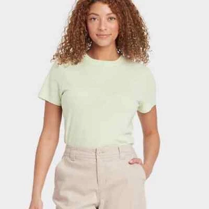 A NEW DAY Women's Size Large Yellow Casual Short Sleeve Tee Shirt Target - Picture 1 of 4