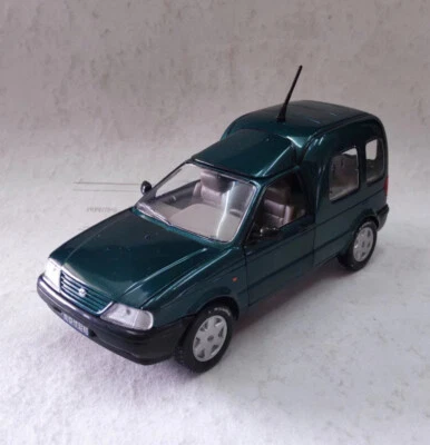 1/24 FIAT Unique / Pickup Truck China Fiat Dealer model Discontinued G - Imagem 1 de 4