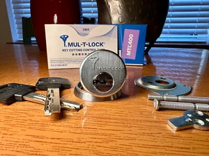 New in box MUL-T-LOCK MTL 400 rim/mortise cylinder, 2 keys and control card - Picture 1 of 4