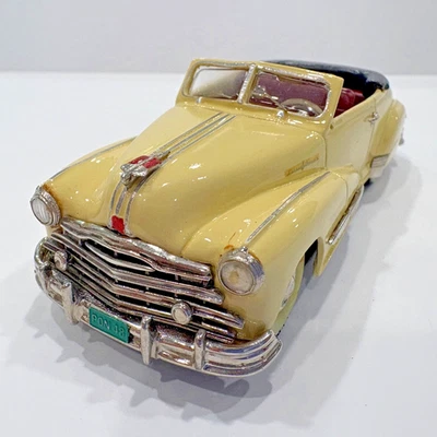 1948 年庞蒂亚克鱼雷八洞。 TD 1: 43 NOS 压铸模型汽车 Madison / SMT 出品 — 第 1/4 张图片