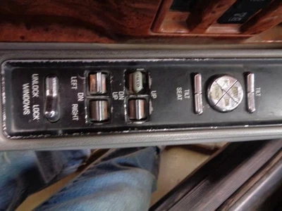 LESABRE   1992 Front Door Switch 1117622 - Image 1 of 3