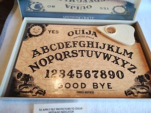 Gioco Oracolo Mistificante da Tavolo Ouija Vintage di Parker Brothers Completo Vedi Foto - Foto 1 di 8
