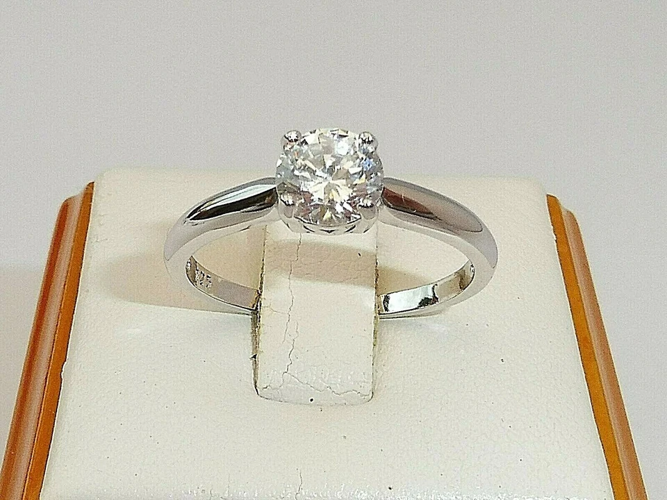 Donna Anello solitario in oro bianco con zaffiro a taglio brillante da 0,75 ct - Immagine 1 di 4