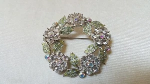 Schöne Blume & Blätter Aurora Borealis runder Kranz Brosche Anstecknadel-Krappen Set - Bild 1 von 5