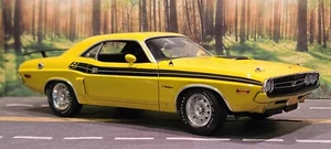 1:18 Highway 61 1971 Dodge Challenger R/T Yellow Diecast **READ** - Picture 1 of 20