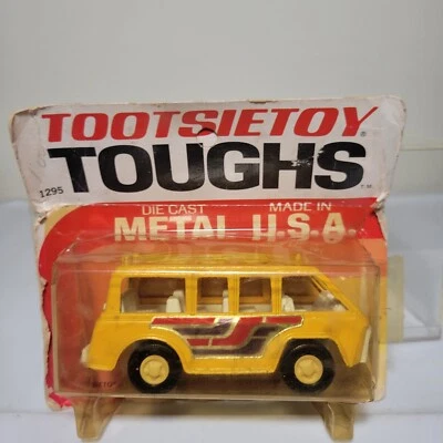 Furgoneta de autobús Tootsietoy Toughs amarilla alrededor de 1970  Foto 1 de 2