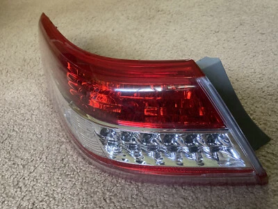 Luz trasera exterior lado conductor izquierdo Toyota Camry 2010-2011 Foto 1 de 4