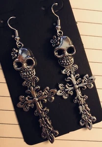Totenköpfe Kreuz Ohrringe Skelett Tag der Toten Cinco de Mayo Halloween Goth 3"L - Bild 1 von 2