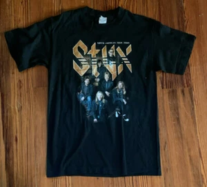 STYX ~ 2009 AMERICAN TOUR CAMISETA NEGRA PEQUEÑA NUEVA SIN ETIQUETAS - Imagen 1 de 3