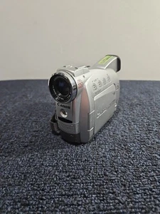 FOR PARTS OR REPAIR Canon ZR70 MC A Mini-DV Camcorder NO POWER - Picture 1 of 9
