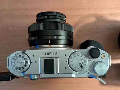 Lente Fuji X-M5 negra 18-55 mm 2,8-4 R LM OIS y extras Foto 1 de 4