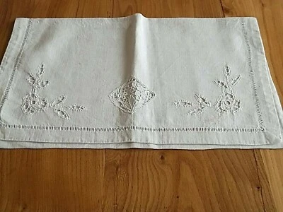 Pochette linge ancien lin brodé et incrustations dentelle  - Photo 1/4