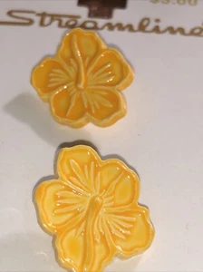 Vintage Streamline Yellow Flower Buttons 2 France K955 3/4” 19mm - Picture 1 of 4