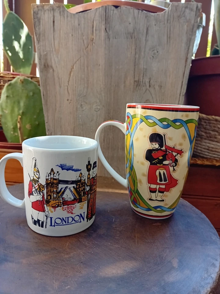 2 MUGS CERAMIQUE PALACE QUEEN'S & ECOSSAIS CELTIQUE PORCELAINE CENDRE D'OS - Photo 1/4