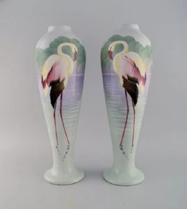 A pair of large faience vases with hand-painted flamingos and a lake pavilion. - Picture 1 of 7