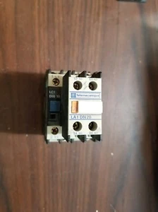 Contattore Telemecanique LC1D0910 con blocco contatti LA1 DN20 1Z-1424-E4 - Foto 1 di 3