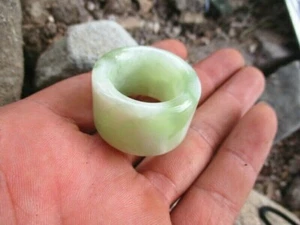 CHINA Hand-carved natural Jade Thumb ring - Picture 1 of 2