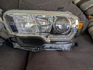 New OEM LH Driver Headlight Head Light Lamp Toyota Tacoma 2016-2022 81150-04251 - Picture 1 of 4