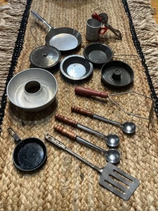 De Colección Utensilios de Cocina Infantil Ollas Sartenes Utensilios para Hornear Juguete Lote Mixto 15 Piezas - Imagen 1 de 15