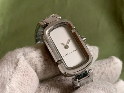 RELOJ PARA MUJER MARC JACOBS MJ3503 esfera plateada 5 ATM tono plateado S/S 5 atm cuarzo Foto 1 de 4