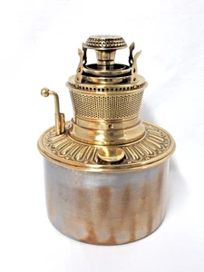 Antigua lámpara de aceite de latón en relieve B&H Bradley & Hubbard fuente y quemador Pat 1888 - Imagen 1 de 13