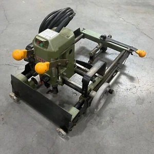 Makita Großeinstiegsfräse 2516N – leistungsstarkes elektrisches Holzbearbeitungswerkzeug - Bild 1 von 12