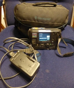 SONY MAVICA MVC-FD83 DIGITAL STILL CAMERA 6X ZOOM MPEG MOVIE CHARGER CARRY CASE - Picture 1 of 4