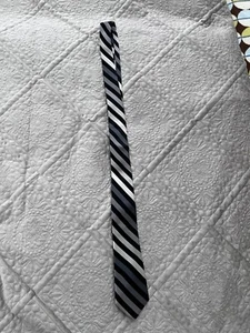 Men’s Penguin Skinny Tie - Picture 1 of 2
