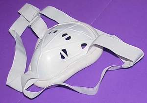 EIN HERREN SCHÜTZENDER SPORTBECHER, KANN ÜBER DEM JOCK GETRAGEN WERDEN, FÜR LAKROSSE - Bild 1 von 1