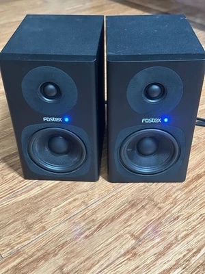 Fostex PMO 4d 4" powered studio monitors, pair - Image 1 of 3