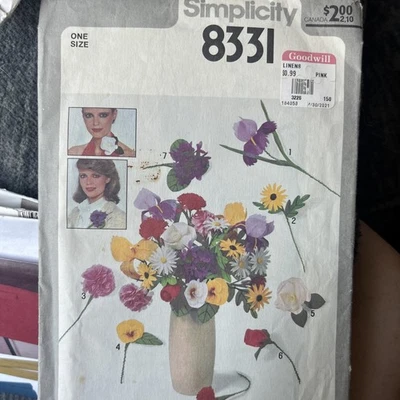 1977 FAUX Fabric  flowers  plants ! Simplicity Sewing Craft Pattern # 8331 UNCUT - Image 1 of 2