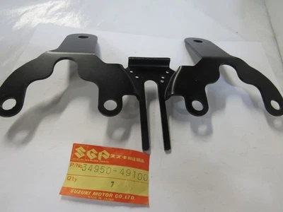 铃木 1979 GS550L GS750L GS1000L 正品铃木 SpeedTacho 托架 34950-49100 — 第 1/2 张图片