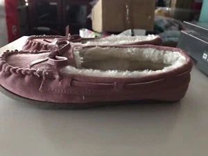 NEW Big Girls Size 2 Airwalk Pink Moccasins Slippers Faux Fur Lined Faux Suede - Picture 1 of 5