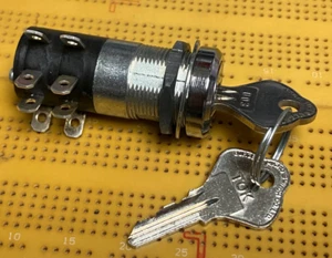 10A 4-Pole 2-Position TOK Security Key Lock Switch 90° 2NO 2NC - Picture 1 of 5