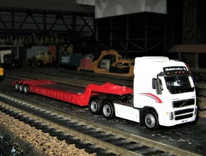 Cararama 185 Volvo FH-12 Tractor w/Lowboy & CAT 163H Road Grader 1/87 Die-cast - Picture 1 of 3