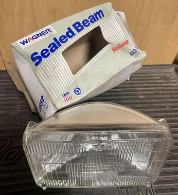 Wagner 4652 Sealed Beam Headlamp, New With Damaged Box. - Image 1 of 4