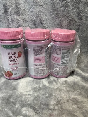 Pacote com 3 gomas Natures Bounty para cabelo, pele e unhas 2500 mcg contagem de 40 (3x40) - Imagem 1 de 4