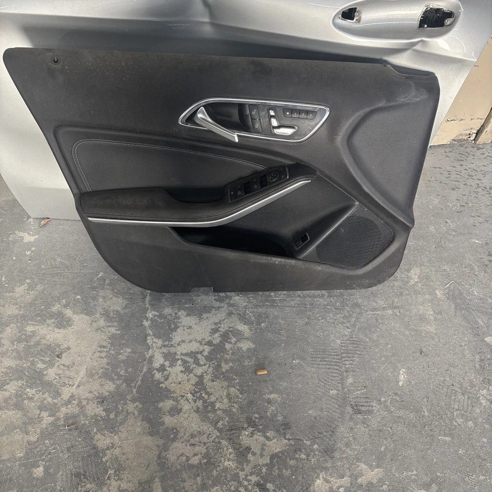 Mercedes-Benz Gla250 2015-2020 moldura interior del panel de la puerta del pasajero delantero Foto 1 de 4