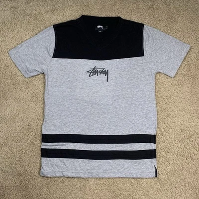 Stussy мужской маленький V серый шеи коротким рукавом рубашка коньков StreetWear хип-хоп Y2K - Изображение 1 из 4