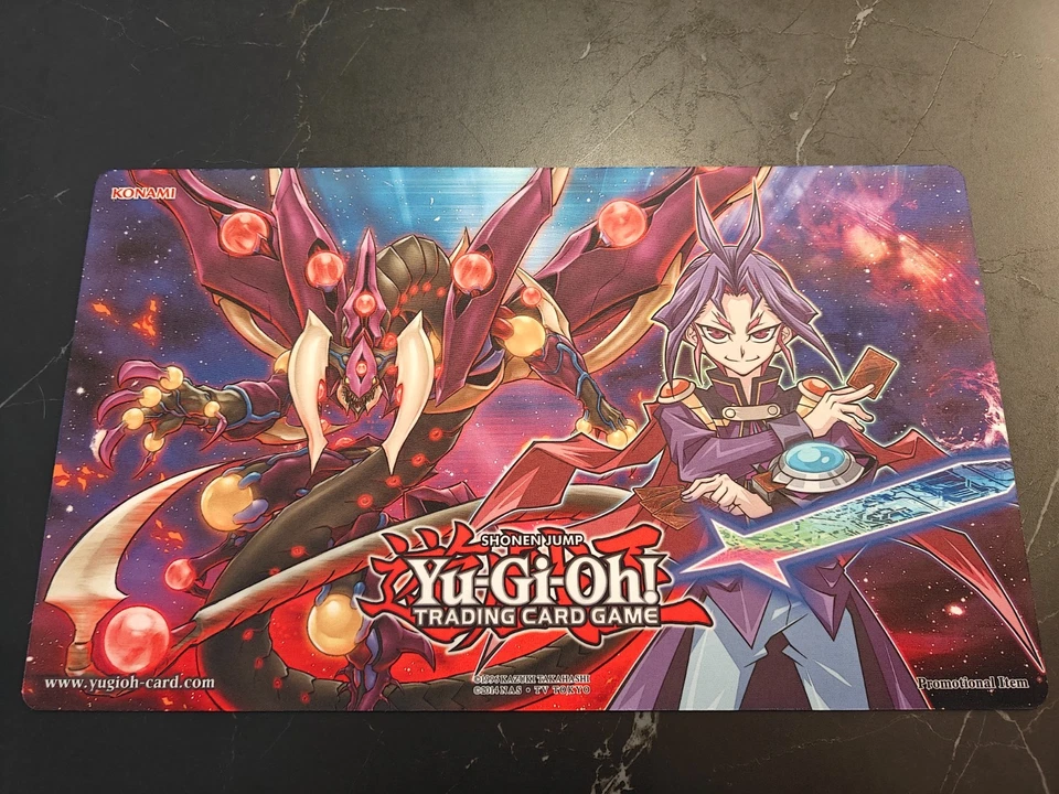 Yugioh Official Yuri & Starving Venom Fusion Dragon Win-A-Mat Playmat Foto 1 de 1