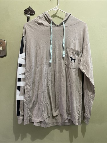 UNDERCOVER Victoria's Secret ROSA Felpa con Cappuccio T Shirt Felpa Campus Tee MEDIA Nuova senza etichette