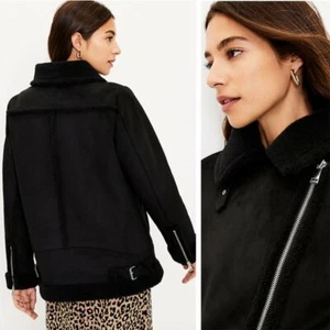 Chaqueta de Motociclista Ann Taylor LOFT Gamuza Imitada Aviador en Negro y Plata S Ret: $210 - Imagen 1 de 4