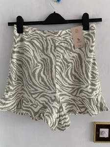 BNWT Green & Cream Print Shorts By TU Frill Hem /pockets Size 12 - 55% Linen - Picture 1 of 11