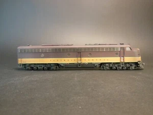 HO SCALE PROTO 2000 ILLINOIS CENTRAL E8/9 4025 LOCOMOTIVE WEATHERED DC - Picture 1 of 6